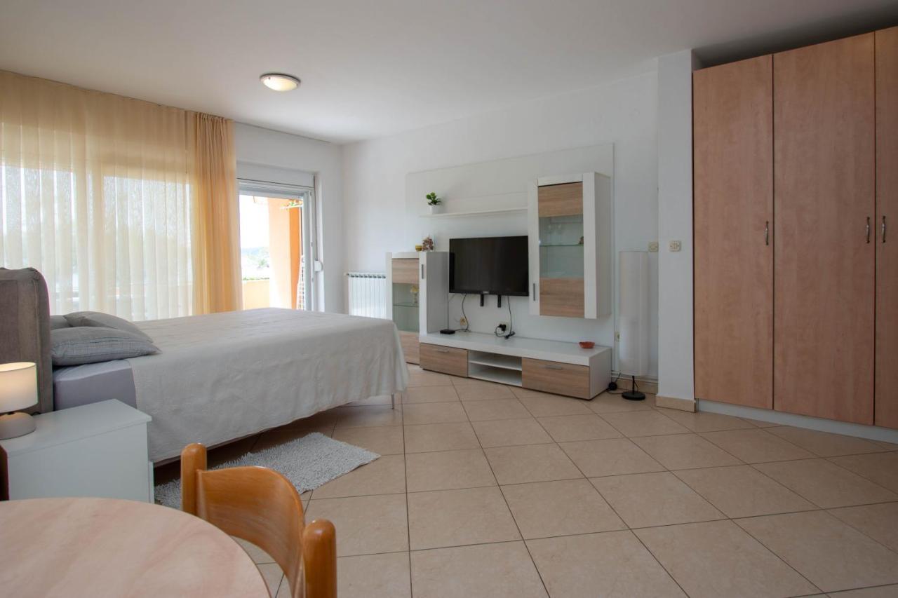 Apartments Matas Sukošan Extérieur photo